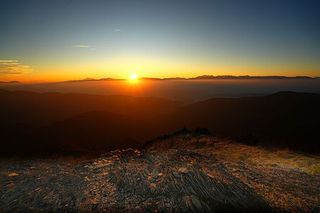 日本北アルプスの優日の時間