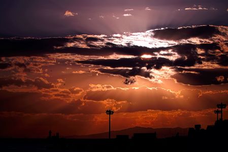 　雲　間　に　　　隠れる　。