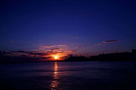 　輝　き　　（昼と夜の間に）　。