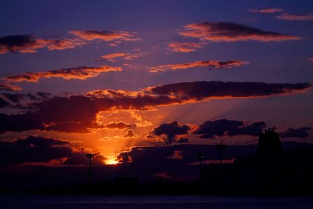 　後　　　　　何　秒　⁉　。