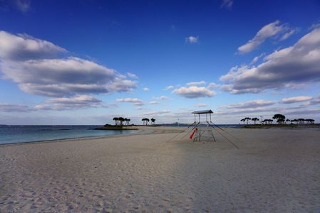 今は静かに朝の監視台：エメラルドビーチ沖縄県備瀬