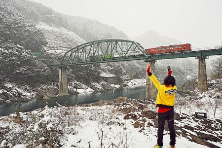 雪降る秘境を渡る時