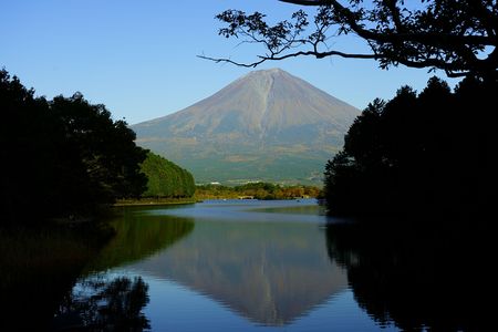 青くない富士山