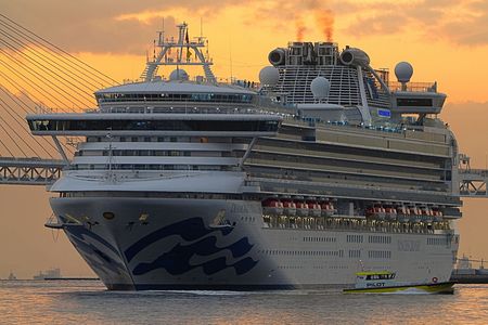 朝焼けの光の中に