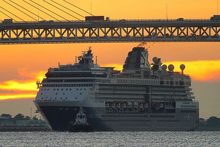 入港、そして日の出