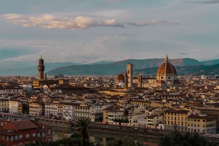 夕暮れの花の都