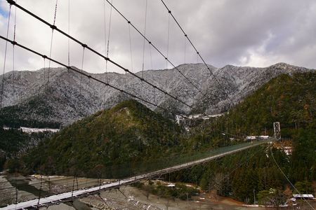 谷瀬の吊り橋 雪化粧