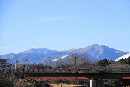 雪化粧をした「泉ヶ岳」