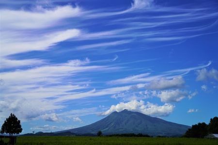 津軽富士と夏の雲