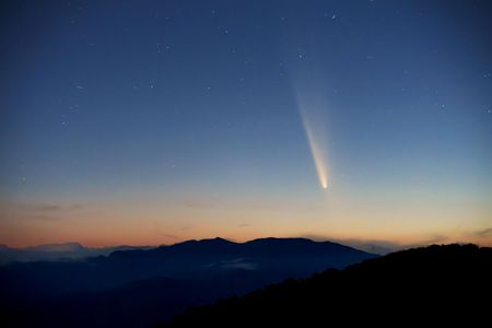 大峰 見上げるとホウキ星 #カレンダー2025#