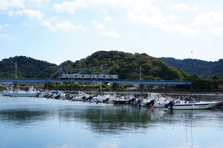 上総湊鉄橋E130形