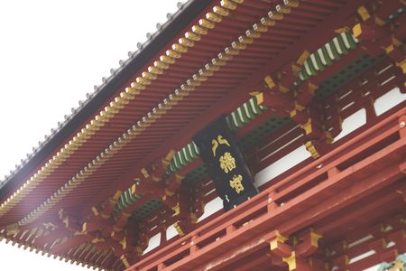 鶴岡八幡宮に降り注ぐ光