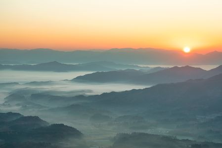 晩秋の夜明け