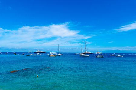 ティレニア海と空と船