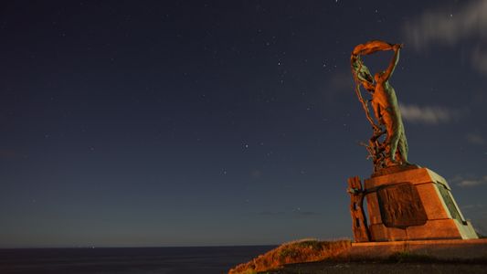 最北の夜とあけぼの像