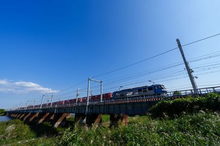 も〜もたろさん、桃太郎さん♫