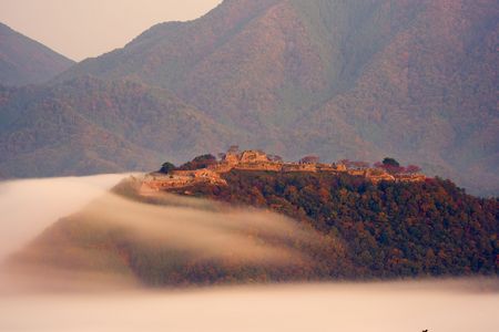 朝の陽射しを浴びて（2024年11月の竹田城址）