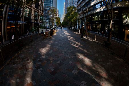 晩秋・光・彩　～晩秋...ビルの谷間の丸の内仲通りを撮り描き残す～