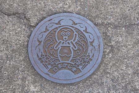 日間賀島のマンホール
