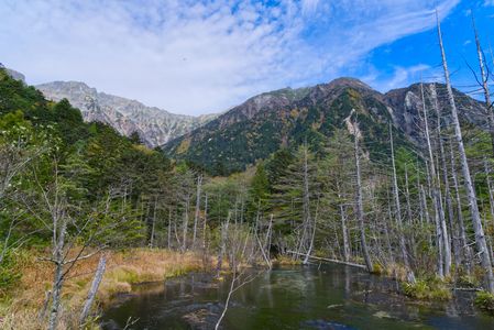 深まる山、秋麗