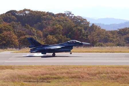 自衛隊F2戦闘機が、岡山桃太郎空港で岡山県防災訓練に参加