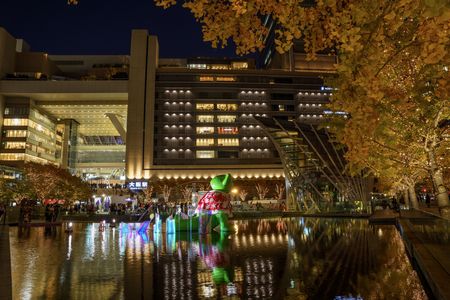 冬色に輝く梅田の街