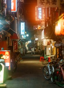 夜の広島駅西は誘惑でいっぱい