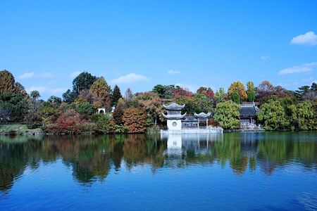 大池から望むほぼ遺構