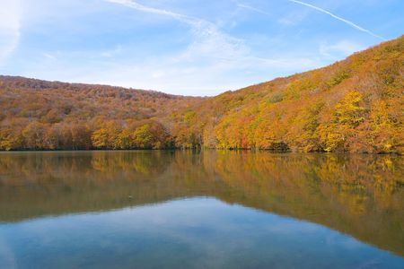 蔦沼の紅葉リフレクション