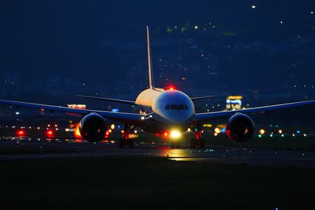 夕焼けに輝く機体