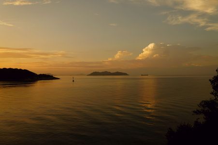 鞆の浦　黄金色の朝焼け