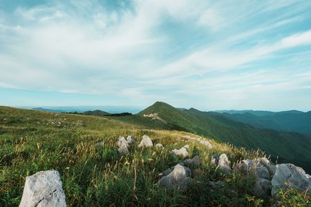 山々を見下ろす