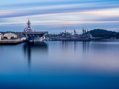 スカジャン色に染まる、横須賀の夜明け