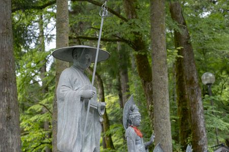 富山県上市町大岩山日石寺　修行僧の像