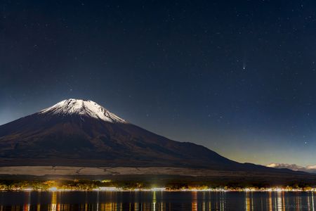 秋富士とレモン彗星