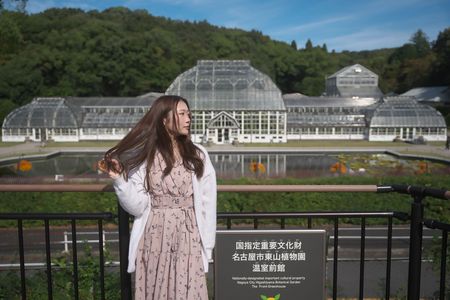 白露に 風の吹きしく 秋の野は