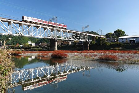 吉野川を渡る