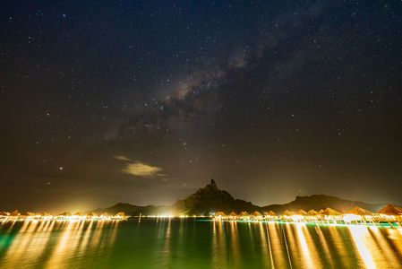 水上バンガローと天の川