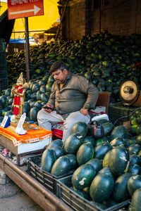 インド（23）　スイカに埋もれる主