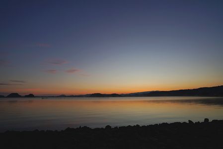 早朝の湖山池