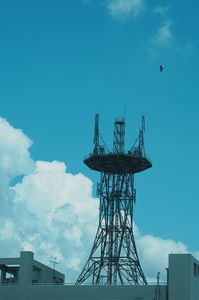 電波塔、今日も仕事中