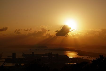 博多湾に沈む夕陽