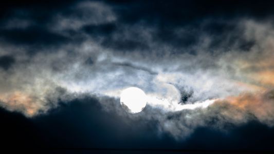 雲間の太陽‐夕刻