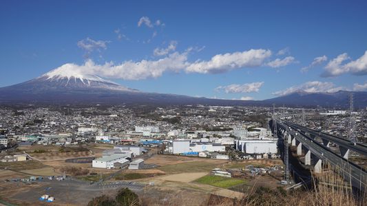 富士山と新東名高速道路