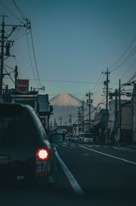 旅人を迎える富士