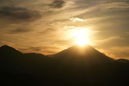 光り輝く富士山