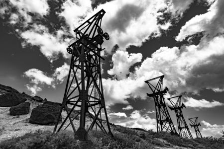 小串鉱山の索道鉄塔　－夏－