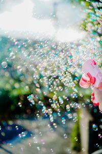 虹色にきらめくシャボン玉の世界