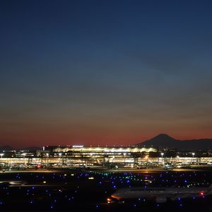 冬の夕暮れ羽田空港展望台