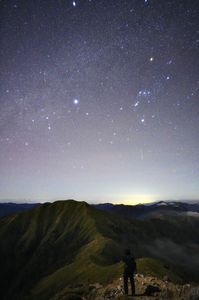 山頂から眺める星空